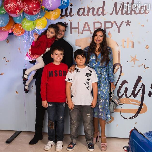Эмин Агаларов и Лейла Алиева с детьми Али, Микаилом и Аминой