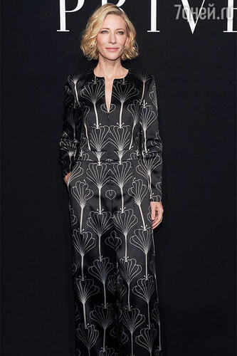 Кейт Бланшетт на показе Armani Prive Haute Couture в Париже