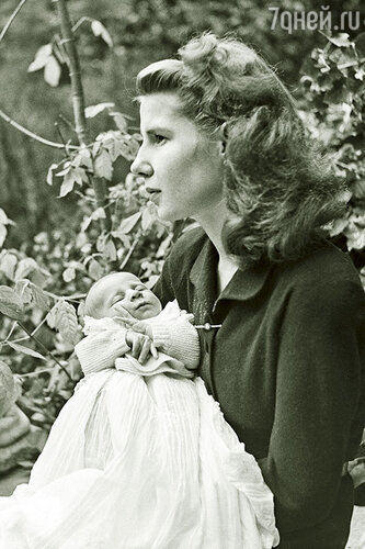 Каэтана со старшим сыном Карлосом, 1948 г.