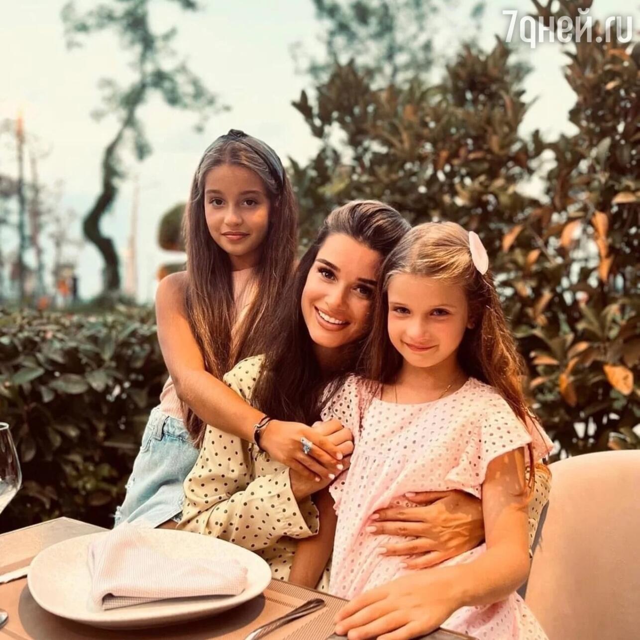 Ксения Бородина с дочерьми — фото