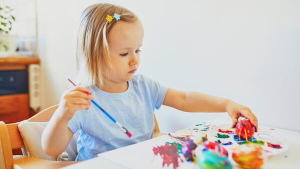 Как хранить поделки детей