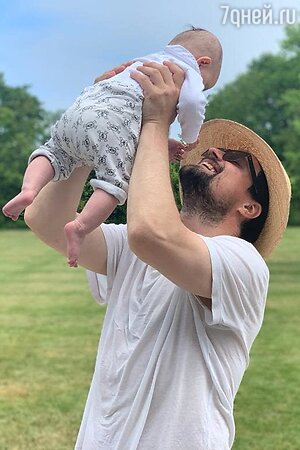 Данила Козловский с дочкой