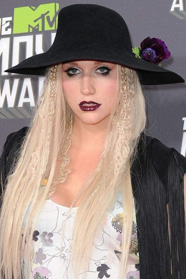   (Kesha)   MTV Movie Awards 2013