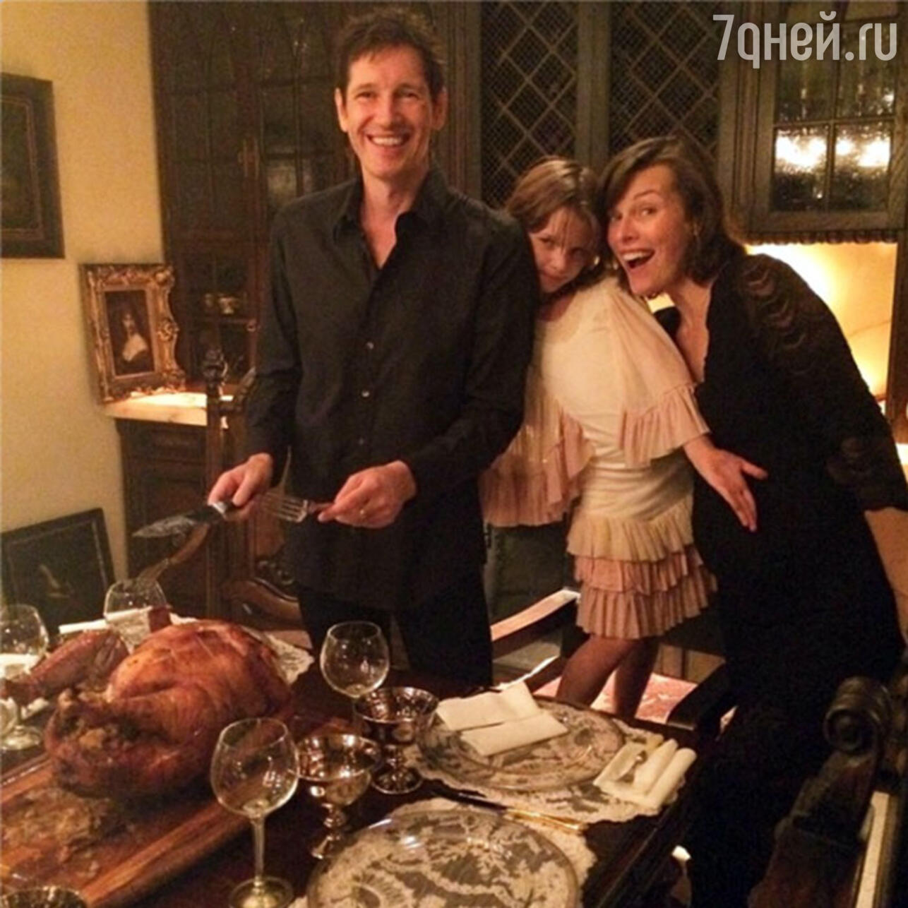 Милла Йовович с мужем и дочкой