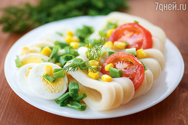 Салат с кальмарами и яйцами Салат с кальмарами и яйцами
