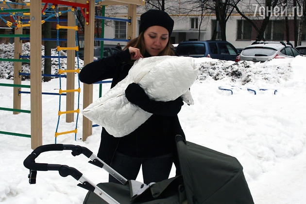 Карина Кокс не может расстаться с дочкой - 7Дней.ру