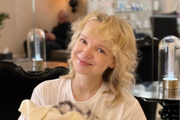 Цымбалюк-Романовская показала лицо дочери и раскрыла ее отчество — все ищут сходство с Джигарханяном