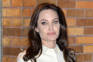 Время ужасов: Анджелина Джоли появилась на публике с детьми