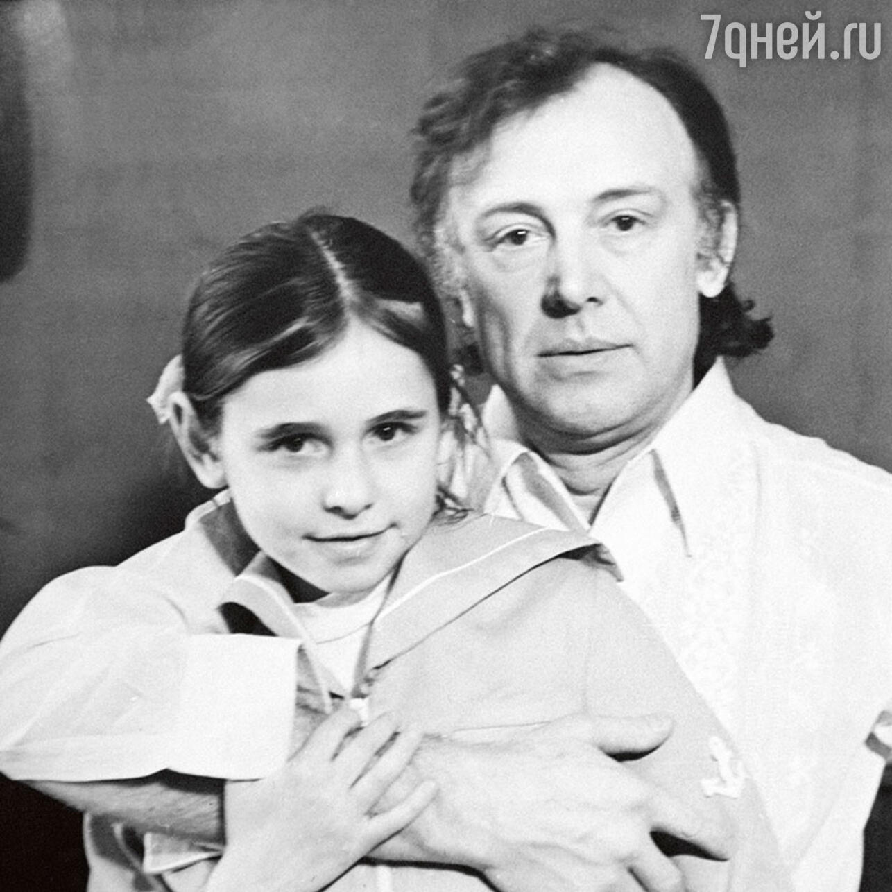 Иннокентий Смоктуновский с дочкой Машей. 70-е годы