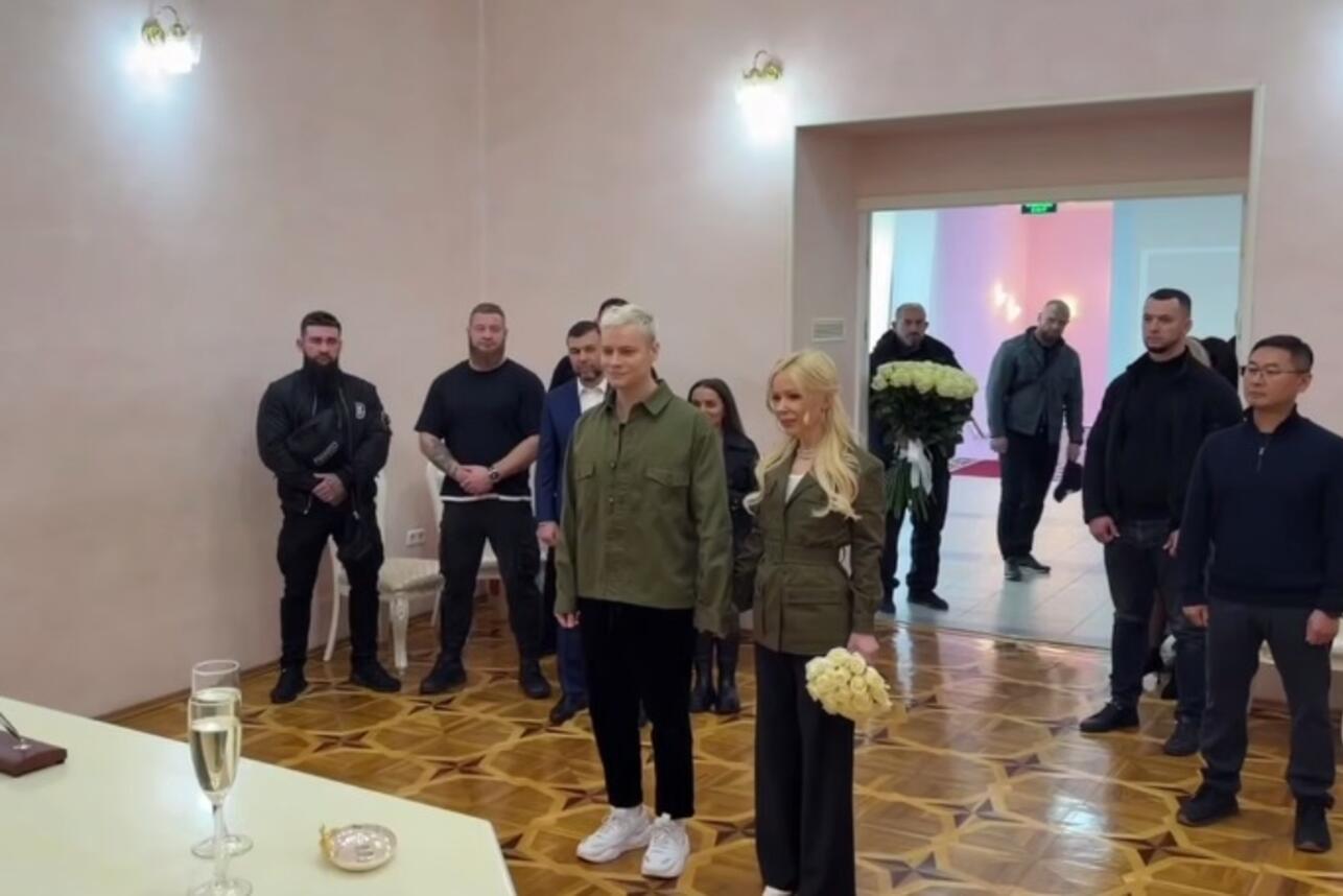 SHAMAN сэкономил на свадьбе с Мизулиной в Донецке — ни фаты, ни платья и вечеринка на парковке