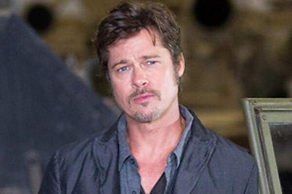 Брэд Питт впервые показал обручальное кольцо