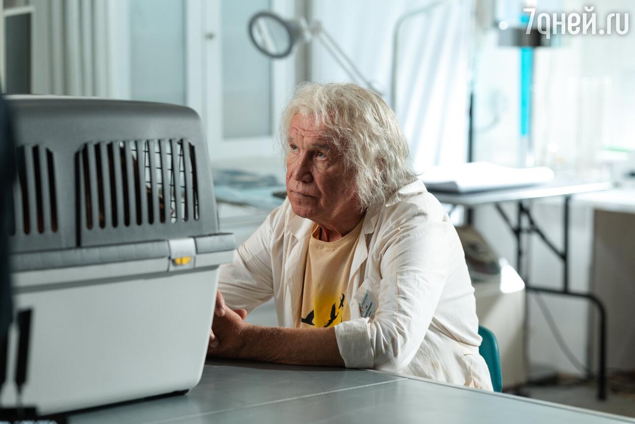 Гармаш примерил белый халат: актер сыграет загадочного «Доктора Гафа» в новой семейной комедии. Фото