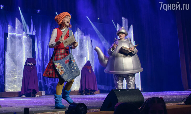 Знаменитые ведущие Детского радио вернут Деду Морозу мешок