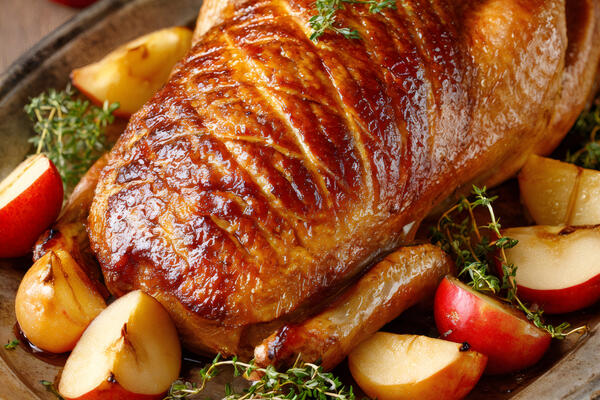 Готовим утку с яблоками к новогоднему столу — беспроигрышный праздничный рецепт