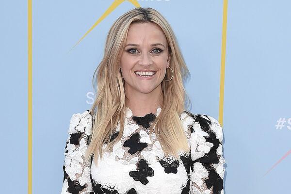 Образ дня: Риз Уизерспун в Monique Lhuillier 