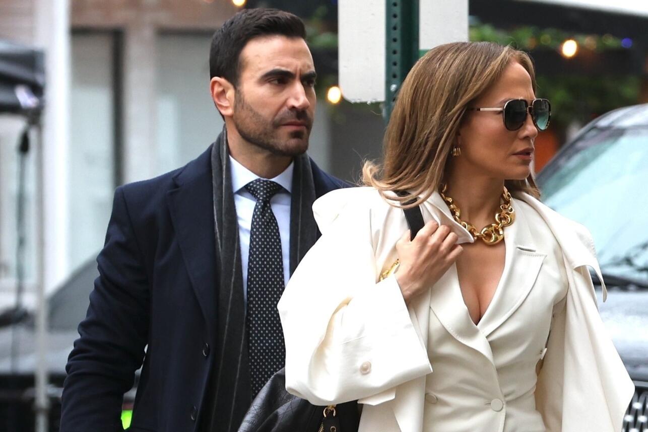 Влюбилась снова: Дженнифер Лопес спровоцировала слух об романе с Бреттом Голдштейном Влюбилась снова: Дженнифер Лопес спровоцировала слух об романе с Бреттом Голдштейном