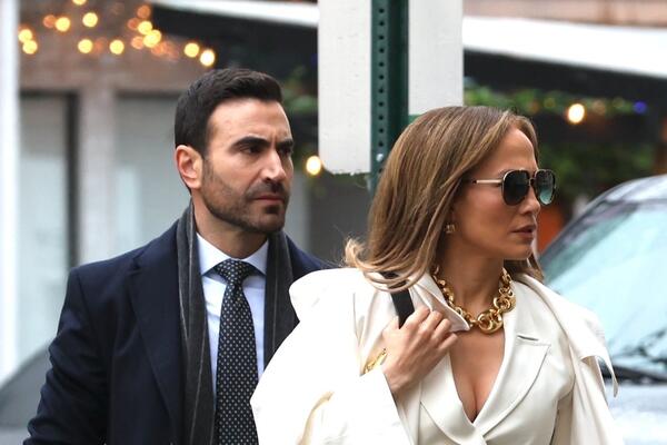 Влюбилась снова: Дженнифер Лопес спровоцировала слух об романе с Бреттом Голдштейном  