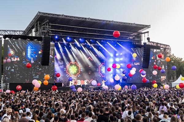 «Новое Радио» отметило 10-летие грандиозным опен-эйром в «Лужниках»