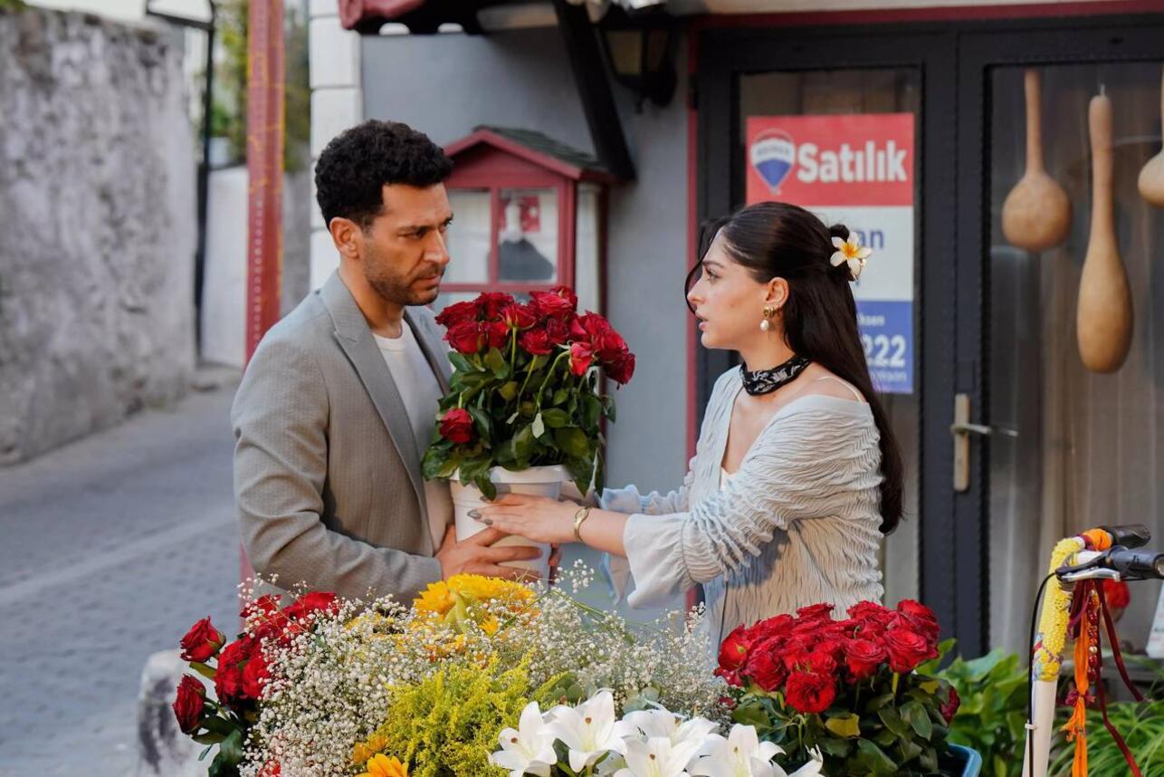 кадр из сериала «Розы и грехи», 2025 фото