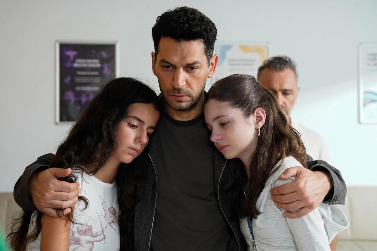 кадр из сериала «Розы и грехи», 2025 фото