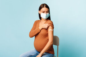 Ученые: вакцинация от COVID-19 защищает беременную женщину и ребенка