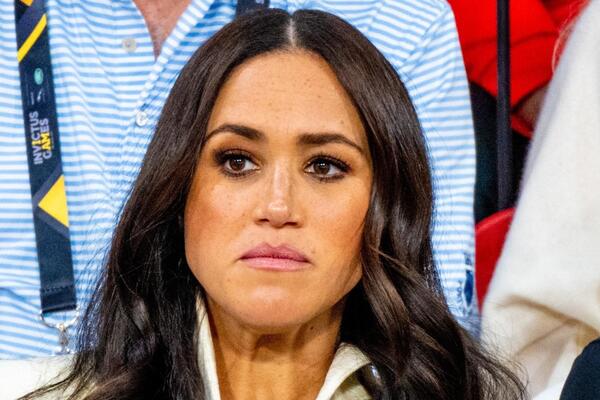 Меган Маркл появилась на публике с двумя мужчинами сразу  