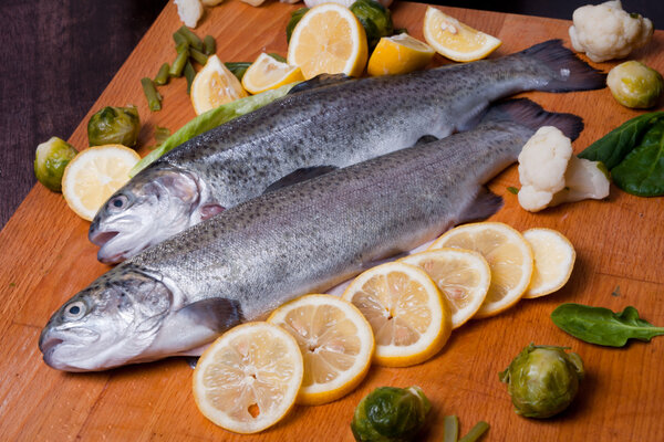 Форель: тонкости приготовления и 3 вкусных рецепта супа, салата и закуски