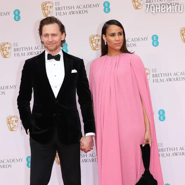 Том Хиддлстон с невестой- фото