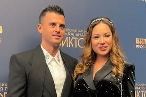 Ставший отцом Туриченко показал первые фото с родов жены — не отходил от Дарьи и взял на руки сына 