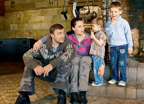 «Мне достаточно только взглянуть на дочь, сурово сдвинув брови, и мир для нее становится размером с овчинку...»