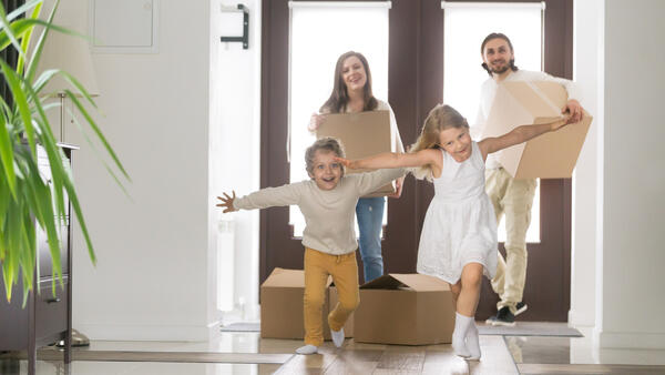 Куда переехать с детьми: 7 спокойных и красивых городов для счастливого детства