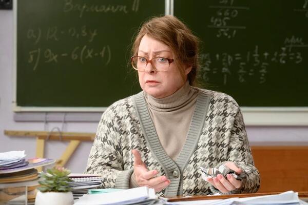Конфликт поколений в сериале «Олдскул»: как изменилось российское образование и почему вокруг него не стихают споры