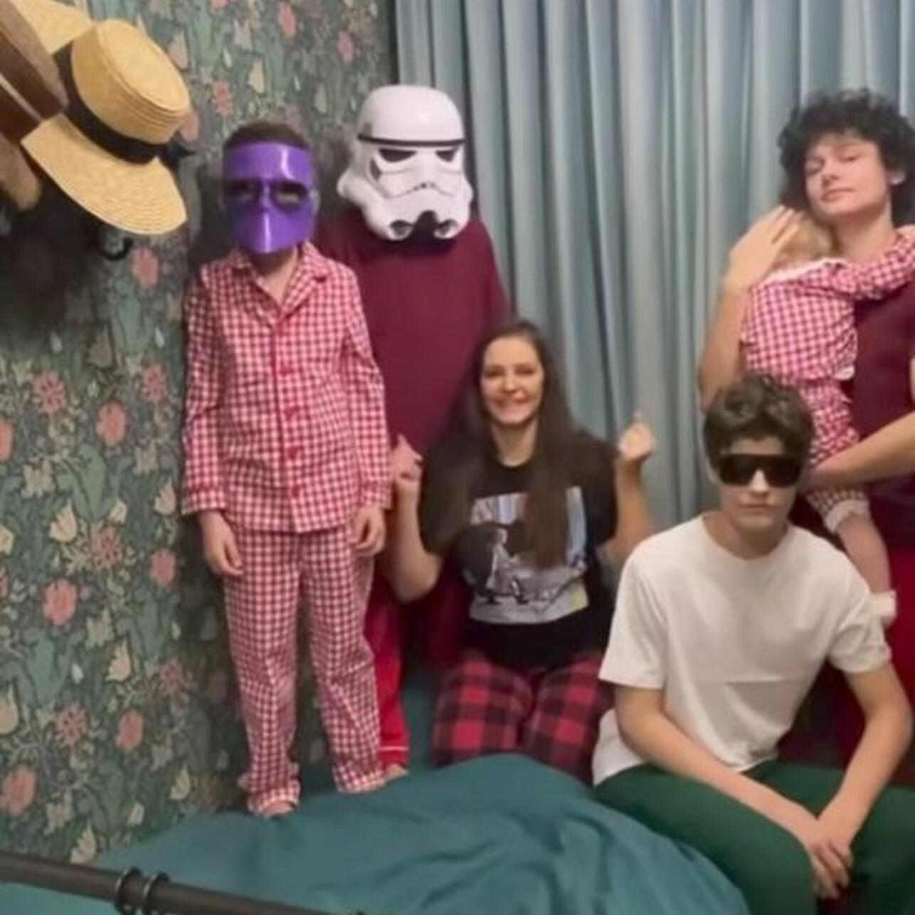 Р&ldquo;Р&raquo;Р&deg;С&bdquo;РёСЂР&deg; РўР&deg;СЂС&hellip;Р&deg;РЅРѕРІР&deg; РІРїР&micro;СЂРІС&lsaquo;Р&micro; РїРѕРєР&deg;Р&middot;Р&deg;Р&raquo;Р&deg; РІСЃР&micro;С&hellip; СЃРІРѕРёС&hellip; РґР&micro;С&sbquo;Р&micro;Р№ РІ РѕРґРЅРѕРј РєР&deg;РґСЂР&micro;