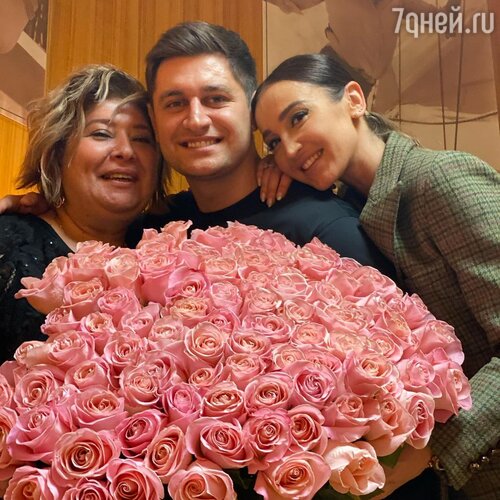 Ольга Бузова и Давид Манукян с мамой