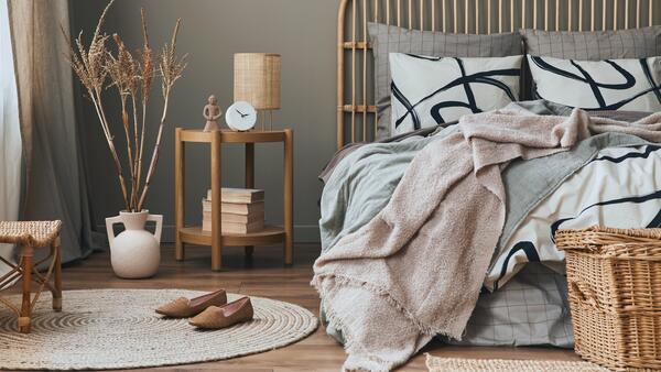 Уберите это немедленно: какие вещи нельзя держать под кроватью