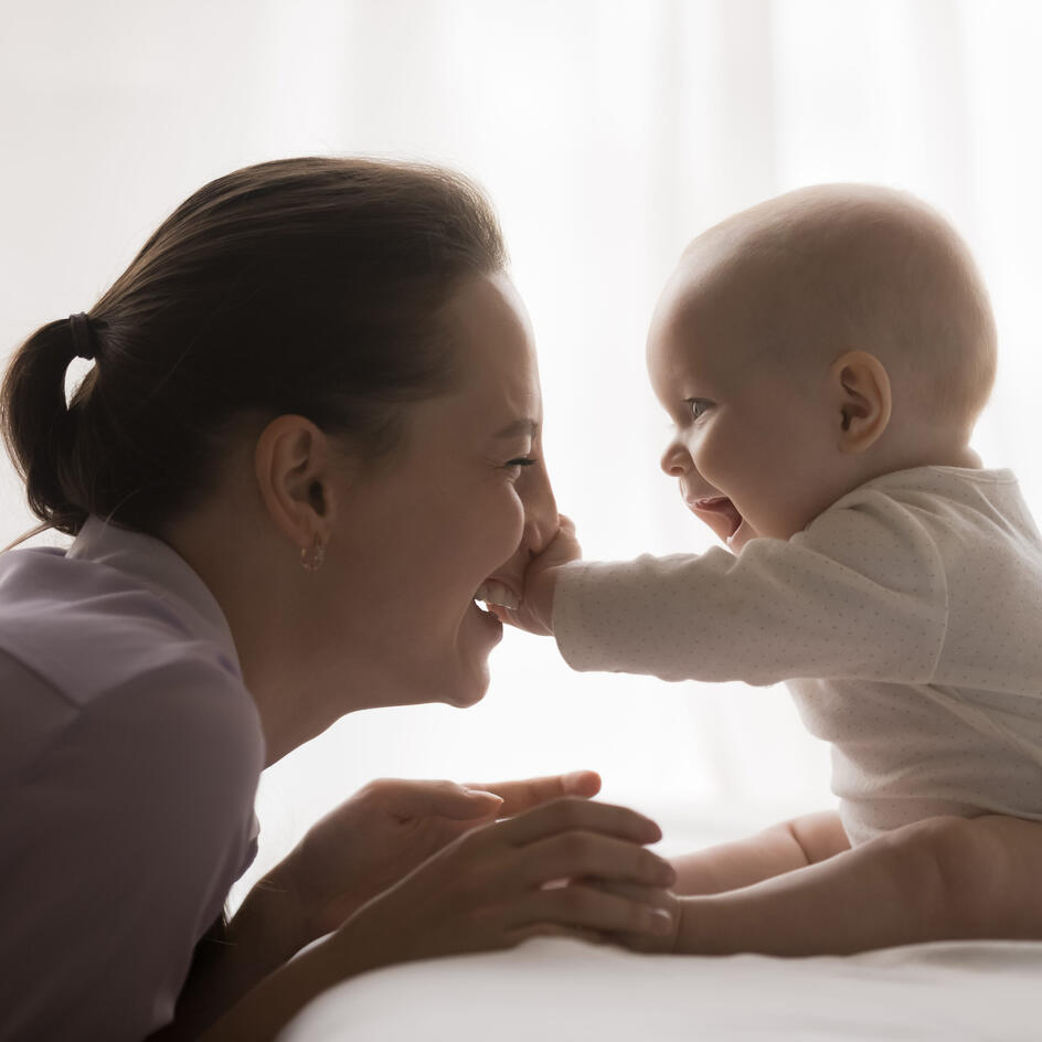 Соло-материнство: почему россиянки выбирают «рожать для себя» — психолог