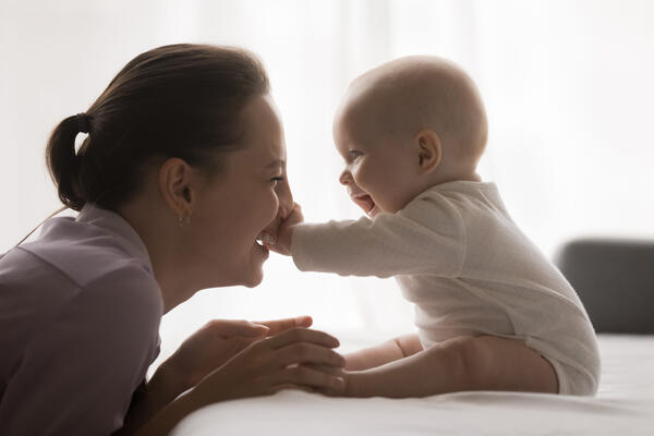 Соло-материнство: почему россиянки выбирают «рожать для себя» — психолог