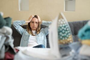 Блогерша показала, как быстро погладить вещь сразу с двух сторон