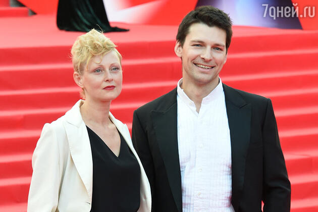 Даниил Страхов с женой Марией Леоновой фото