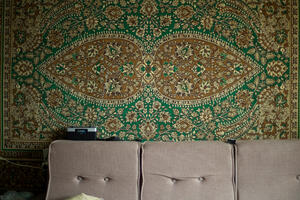 7 плюсов ковров на стене, о которых мы забыли (и зря)