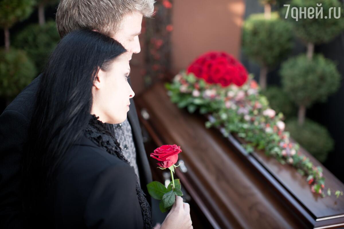 Приснились похороны близкого человека или незнакомца: что это значит (сонник)
