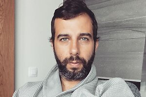 «Так было приказано»: почему Ургант держался подальше от отца на похоронах