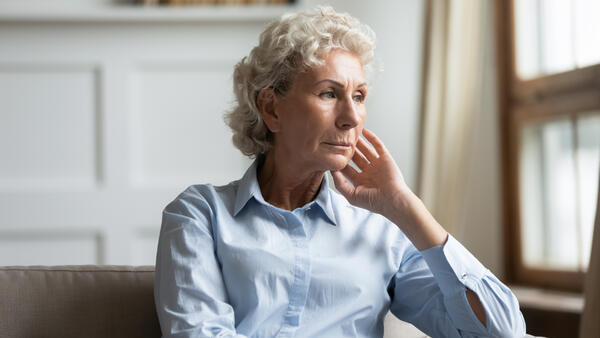 Деменция у пожилых людей: причины, симптомы и как лечить