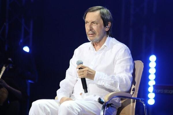 Директор Носкова дал комментарий о госпитализации певца