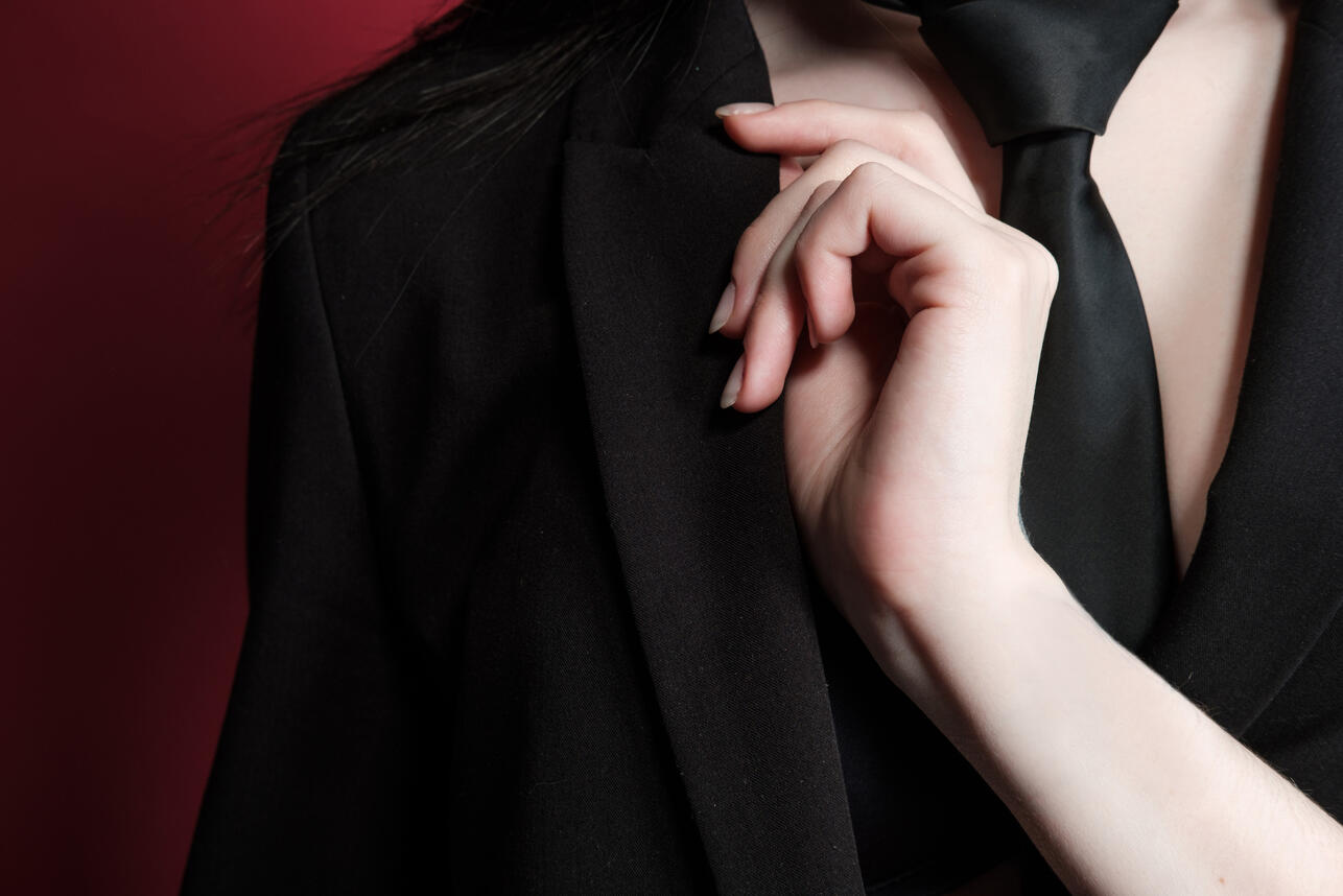 86 Как правильно носить вещи черного цвета, чтобы выглядеть, как женщина-вамп, а не монашка