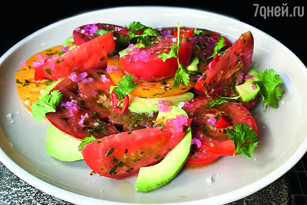 Карпаччо из помидоров и авокадо: рецепт от шеф-повара Виталия Истомина. фото