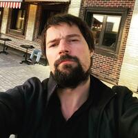 Козловский показал редкое фото с братом, с которым они совершенно не похожи