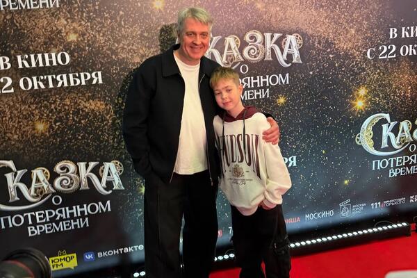 Редкий выход в свет: многодетный отец Денис Матросов появился на премьере с заметно повзрослевшим сыном