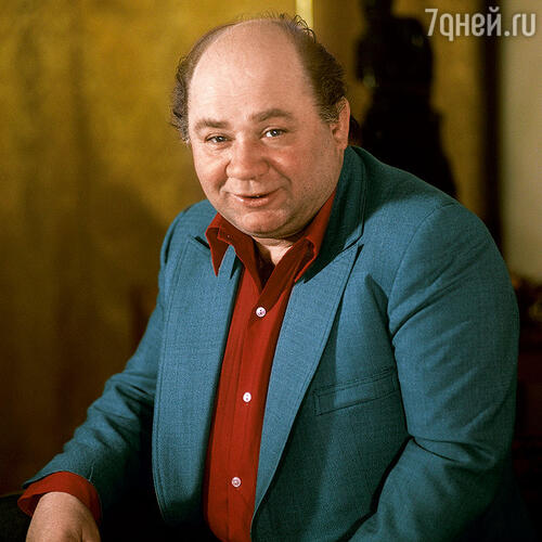 Евгений Леонов был народным любимцем, не единожды поцелованным Богом. Между нами сложились добрые отношения