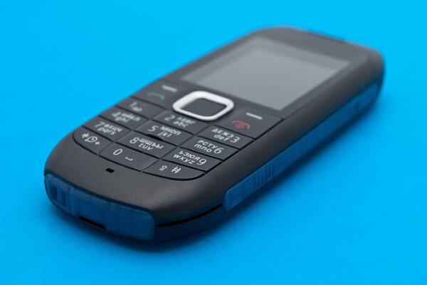 5 причин купить кнопочный телефон в 2026 году — всегда на связи